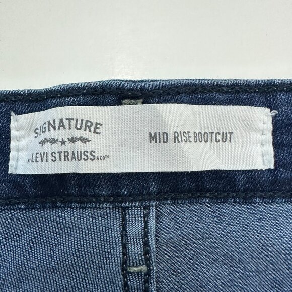 Signature by Levi Strauss Mid Rise Bootcut Women's size 6 Dark Blue Denim jeans - Picture 3 of 4